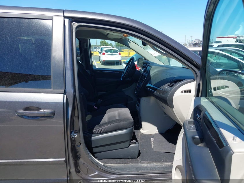 2017 Dodge Grand caravan VIN 2C4RDGBG0HR827979 IAAI salvage auction — NORMAL WEAR, Sf97 (California), sold $11,250 on 2026-07-30 (photo 5)