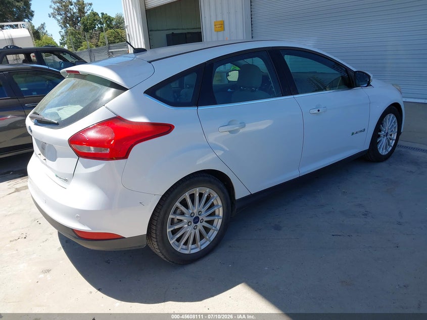 2018 Ford Focus VIN 1FADP3R40JL296129 IAAI salvage auction — NORMAL WEAR, Sf97 (California), sold $7,950 on 2026-08-27 (photo 4)