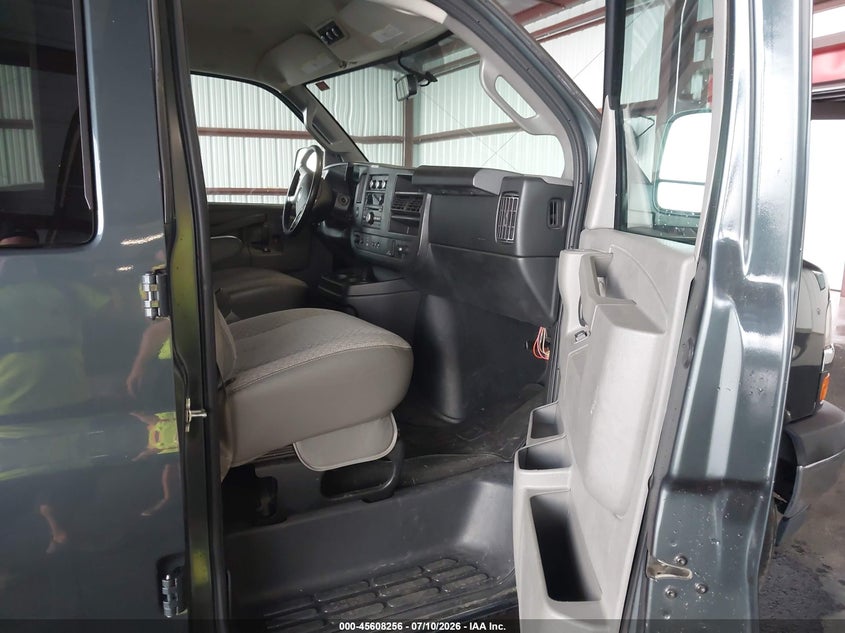 2017 Chevrolet Express 3500 VIN 1GAZGPFG3H1267888 IAAI salvage auction — NORMAL WEAR, Sf97 (Georgia), sold $18,850 on 2026-09-09 (photo 5)