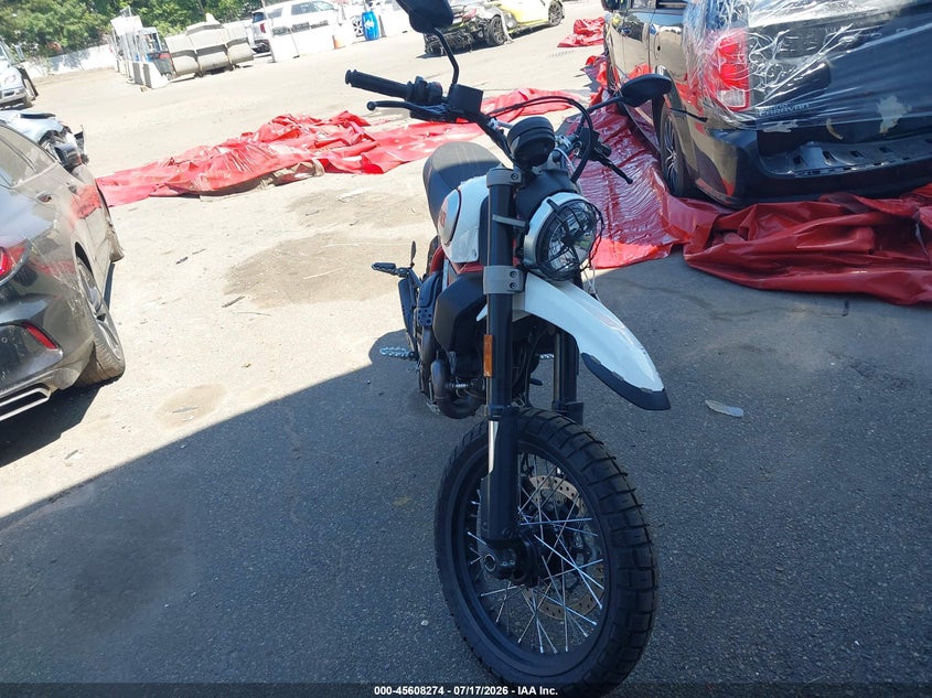 2019 Ducati Scrambler VIN ML0KAFPM5KT001552 IAAI salvage auction — SIDE, Salvage Title, sold $1,650 on 2026-09-02 (photo 5)