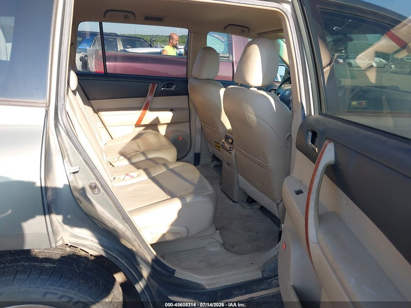 2008 Toyota Highlander VIN JTEDS42A582038652 IAAI salvage auction — NORMAL WEAR, Clear (Oklahoma), sold $1,600 on 2026-07-28 (photo 8)