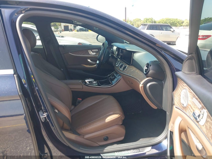 2017 Mercedes-benz E-klasse VIN WDDZF4JB4HA243478 IAAI salvage auction — REAR END, Salvage Title, sold $4,050 on 2026-07-31 (photo 5)