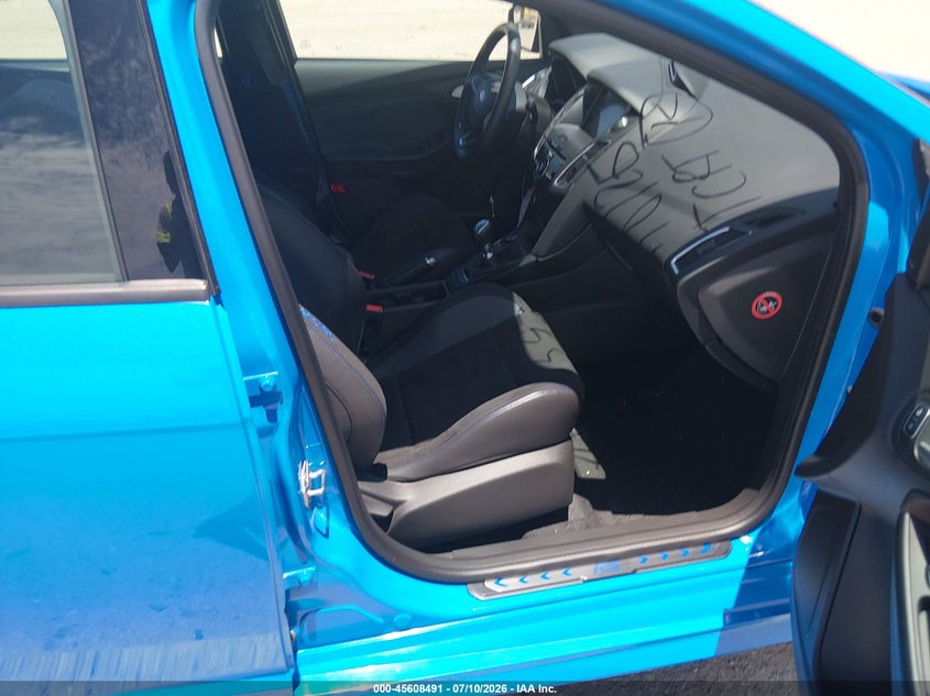 2017 Ford Focus rs VIN WF0DP3THXH4120633 IAAI salvage auction — REAR END, Salvage Title, sold $8,250 on 2026-08-06 (photo 5)