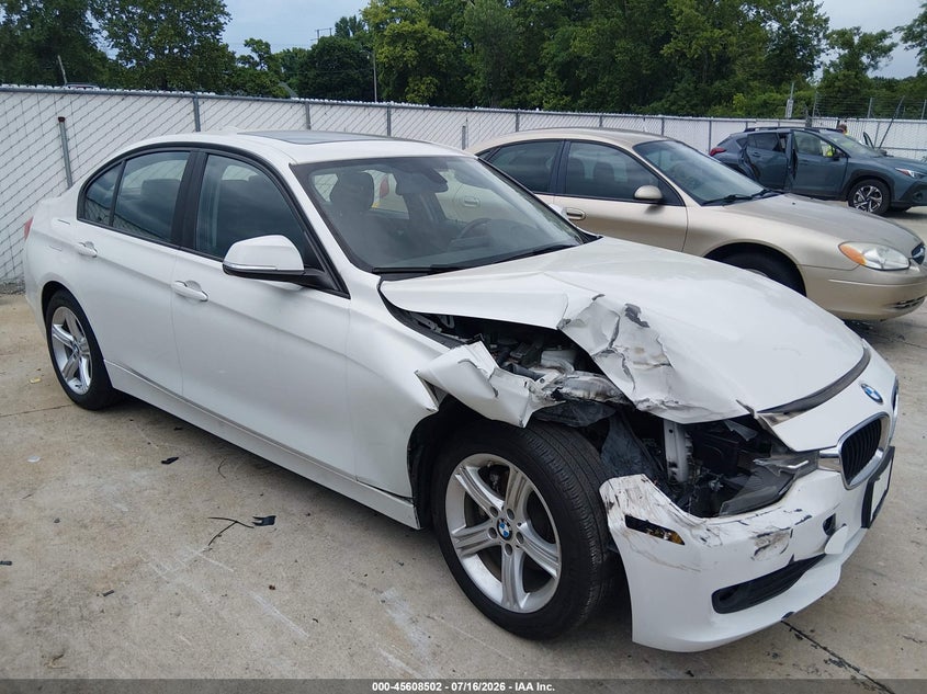 2015 BMW 3er VIN WBA3C3C52FK202958 IAAI salvage auction — RIGHT FRONT, Salvage (Missouri), sold $1,925 on 2026-08-13 (photo 1)