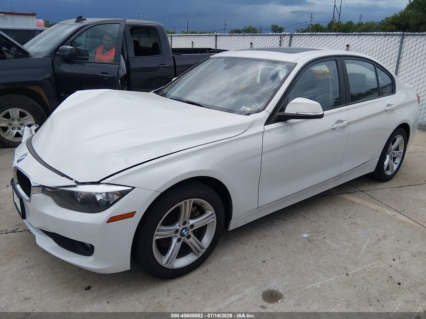 2015 BMW 3er VIN WBA3C3C52FK202958 IAAI salvage auction — RIGHT FRONT, Salvage (Missouri), sold $1,925 on 2026-08-13 (photo 2)