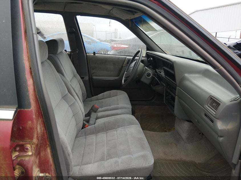 1995 Plymouth Acclaim VIN 1P3AA4638SF574792 IAAI salvage auction — NORMAL WEAR, Clear (Mississippi), sold $50 on 2026-07-22 (photo 5)