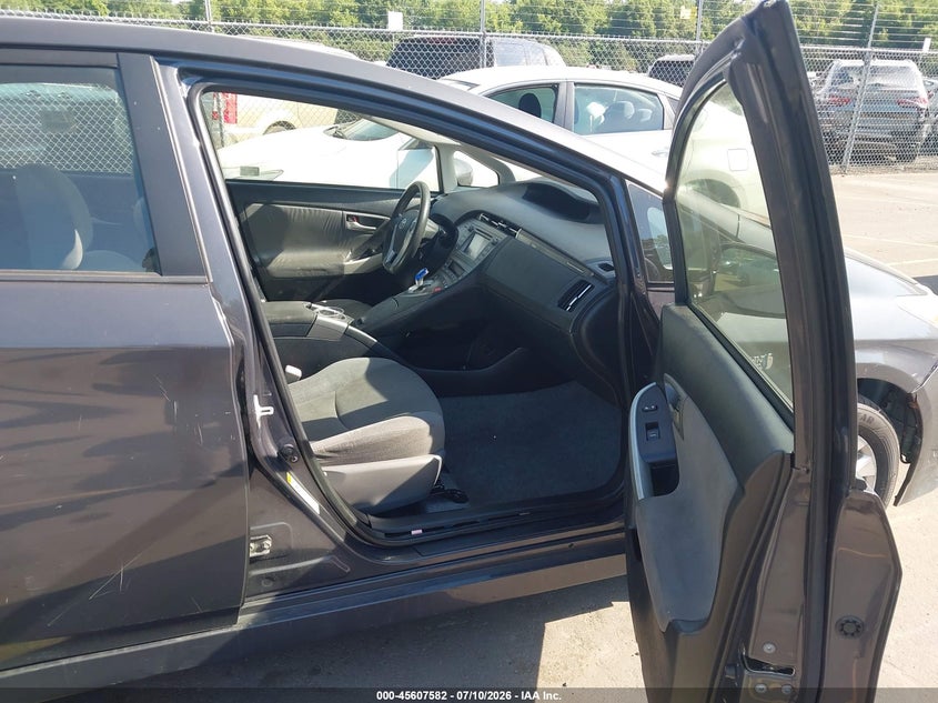 2013 Toyota Prius plug-in VIN JTDKN3DP2D3037798 IAAI salvage auction — SIDE, Clear (Massachusetts), sold $4,850 on 2026-07-16 (photo 5)