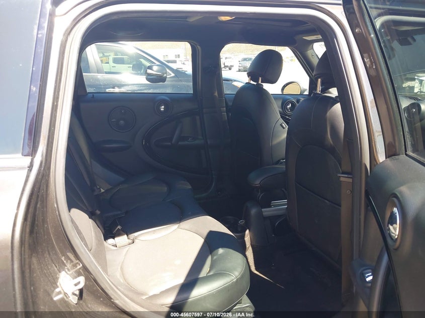 2016 Mini Countryman VIN WMWZC3C52GWT10954 IAAI salvage auction — RIGHT FRONT, Wait Title, sold $1,575 on 2026-08-12 (photo 8)