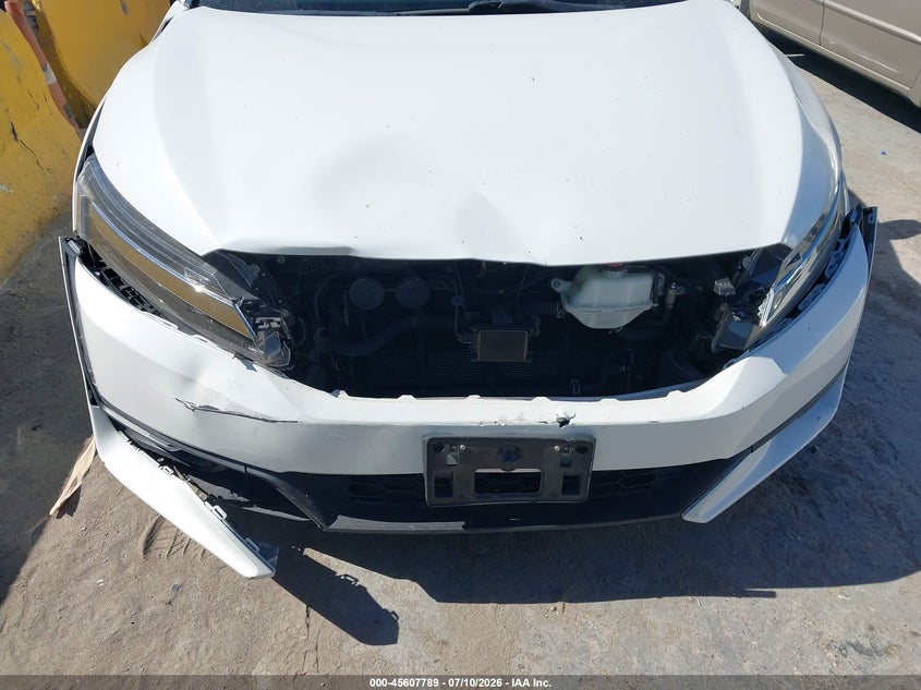 2018 Honda Clarity VIN JHMZC5F15JC023896 IAAI salvage auction — NORMAL WEAR, Clear - Dealer Only (California), sold $2,125 on 2026-07-23 (photo 6)