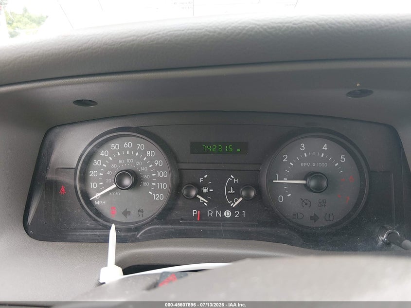 2007 Mercury Grand marquis VIN 2MEFM74V57X604974 IAAI salvage auction — REAR END, Salvage (Louisiana), sold $875 on 2026-08-01 (photo 7)