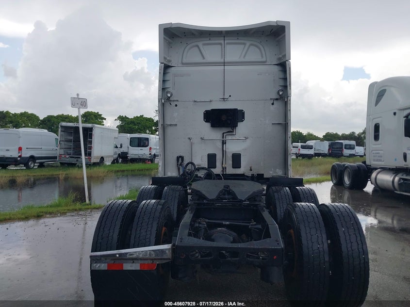 2018 Peterbilt 579 VIN 1XPBDP9X9JD448199 IAAI salvage auction — Burn Engine, Rebuildable (Florida), sold $1,550 on 2026-07-29 (photo 8)