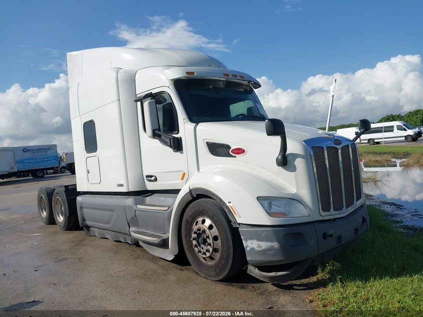 2018 Peterbilt 579 VIN 1XPBDP9X9JD448199 IAAI salvage auction — Burn Engine, Rebuildable (Florida), sold $1,550 on 2026-07-29 (photo 1)