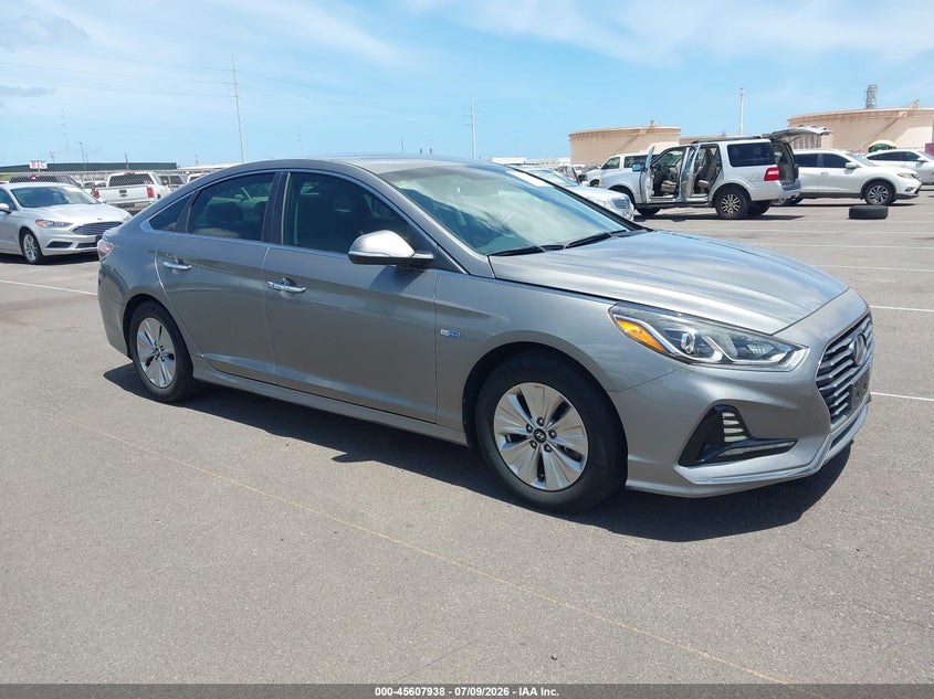 2018 Hyundai Sonata hybrid VIN KMHE24L30JA086849 IAAI salvage auction — NORMAL WEAR, Sf97 (Hawaii), sold $5,900 on 2026-07-28 (photo 1)