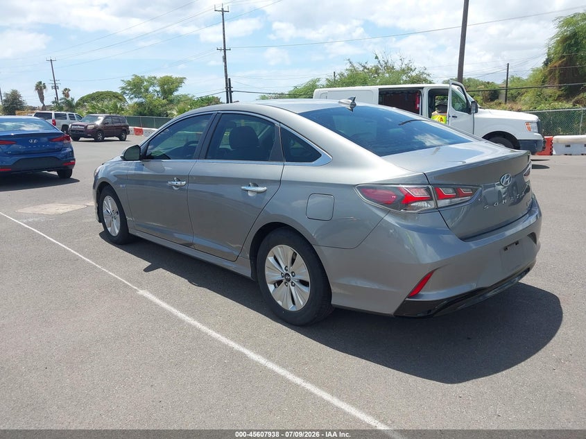 2018 Hyundai Sonata hybrid VIN KMHE24L30JA086849 IAAI salvage auction — NORMAL WEAR, Sf97 (Hawaii), sold $5,900 on 2026-07-28 (photo 3)