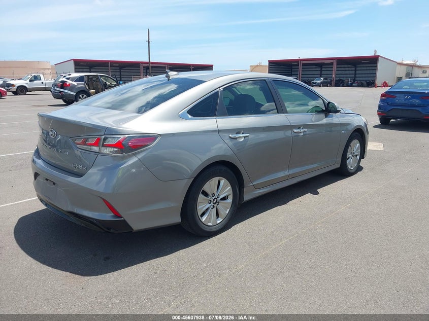 2018 Hyundai Sonata hybrid VIN KMHE24L30JA086849 IAAI salvage auction — NORMAL WEAR, Sf97 (Hawaii), sold $5,900 on 2026-07-28 (photo 4)