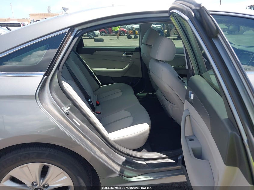 2018 Hyundai Sonata hybrid VIN KMHE24L30JA086849 IAAI salvage auction — NORMAL WEAR, Sf97 (Hawaii), sold $5,900 on 2026-07-28 (photo 8)