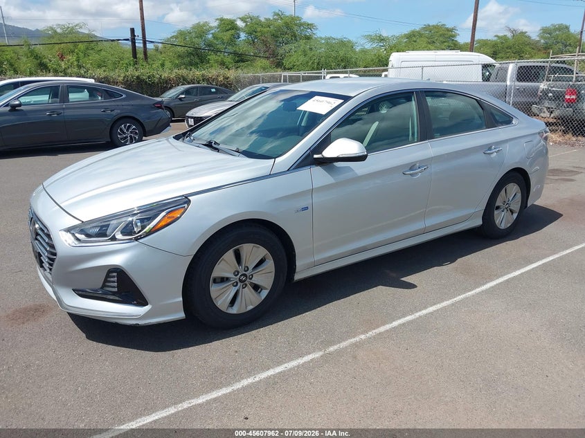 2018 Hyundai Sonata hybrid VIN KMHE24L3XJA085806 IAAI salvage auction — NORMAL WEAR, Sf97 (Hawaii), sold $1,300 on 2026-07-28 (photo 2)