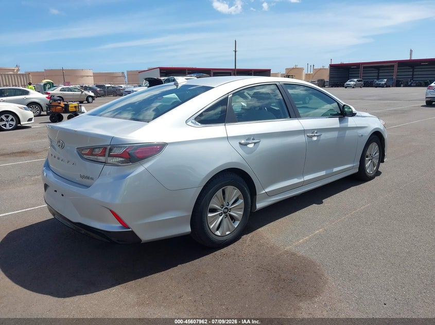 2018 Hyundai Sonata hybrid VIN KMHE24L3XJA085806 IAAI salvage auction — NORMAL WEAR, Sf97 (Hawaii), sold $1,300 on 2026-07-28 (photo 4)