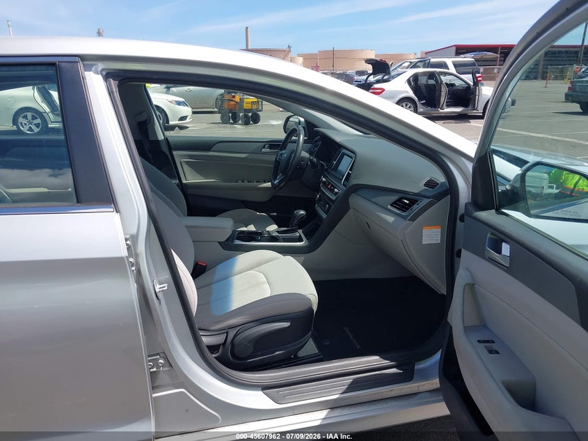 2018 Hyundai Sonata hybrid VIN KMHE24L3XJA085806 IAAI salvage auction — NORMAL WEAR, Sf97 (Hawaii), sold $1,300 on 2026-07-28 (photo 5)