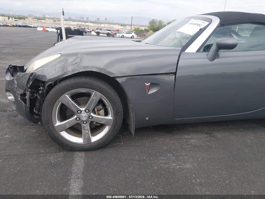 2008 Pontiac Solstice VIN 1G2MB35B18Y104005 IAAI salvage auction — RIGHT SIDE, Salvage (Nevada), sold $400 on 2026-07-31 (photo 6)