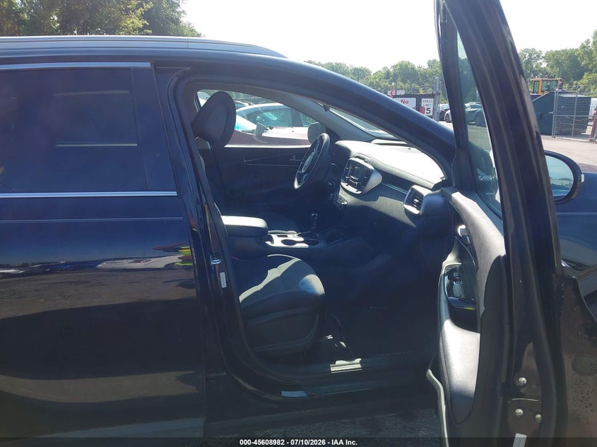 2016 Kia Sorento VIN 5XYPG4A32GG081744 IAAI salvage auction — NORMAL WEAR, Clear (Kansas), sold $825 on 2026-07-29 (photo 5)