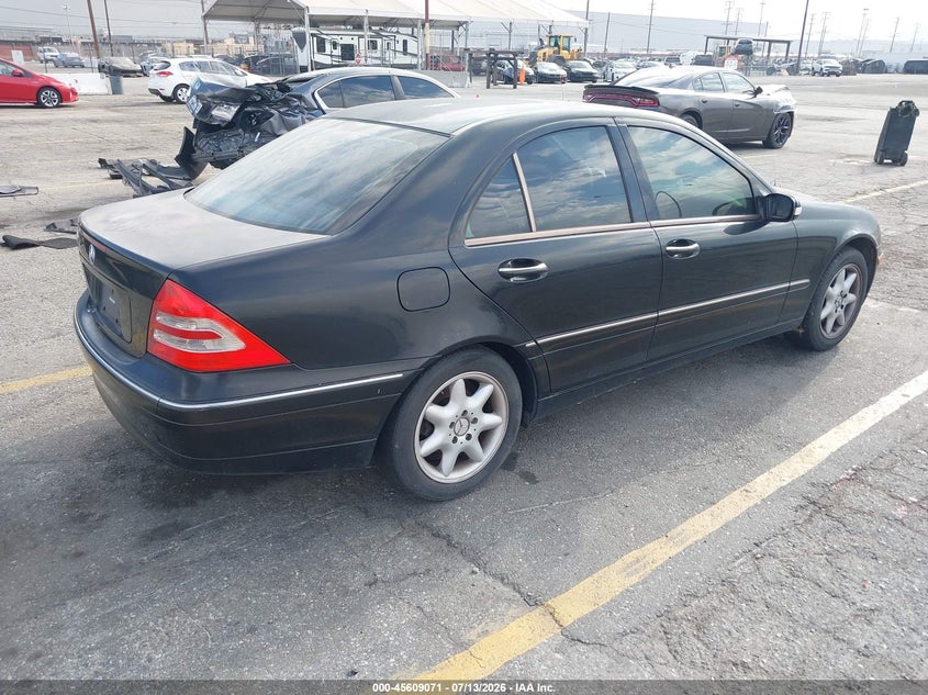 2004 Mercedes-benz C class VIN WDBRF61J54F552370 IAAI salvage auction — NORMAL WEAR, Clear - Dealer Only (California), sold $300 on 2026-08-18 (photo 4)