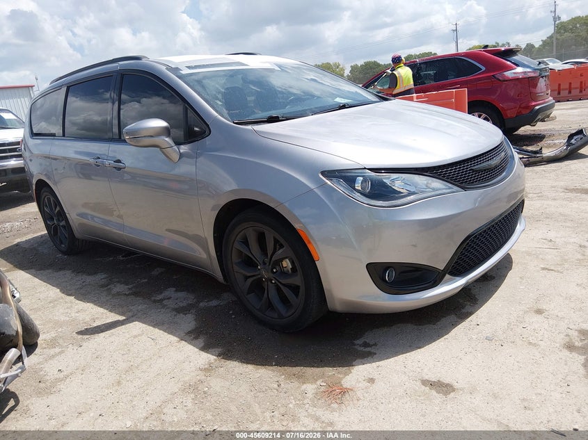 2019 Chrysler Pacifica VIN 2C4RC1GG2KR746322 — IAAI salvage auction photo
