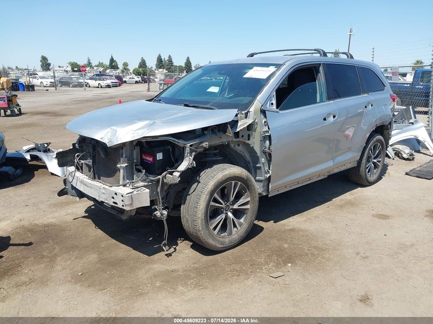 2018 Toyota Highlander VIN 5TDZARFH6JS038272 IAAI salvage auction — FRONT & REAR, Salvage (California), sold $100 on 2026-07-28 (photo 2)