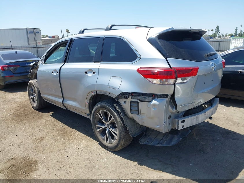 2018 Toyota Highlander VIN 5TDZARFH6JS038272 IAAI salvage auction — FRONT & REAR, Salvage (California), sold $100 on 2026-07-28 (photo 3)