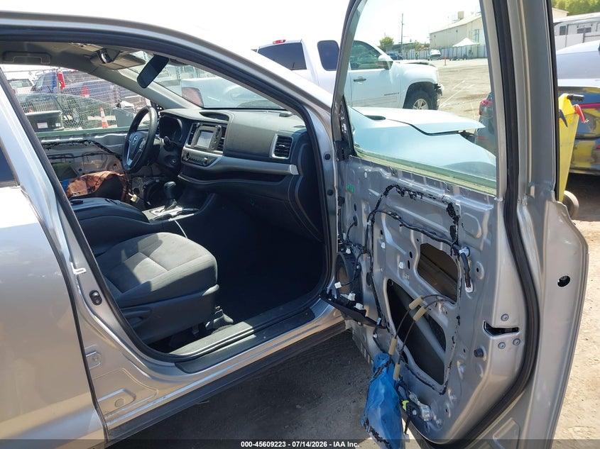 2018 Toyota Highlander VIN 5TDZARFH6JS038272 IAAI salvage auction — FRONT & REAR, Salvage (California), sold $100 on 2026-07-28 (photo 5)