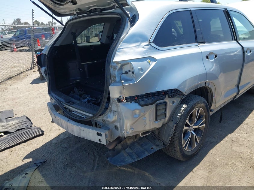 2018 Toyota Highlander VIN 5TDZARFH6JS038272 IAAI salvage auction — FRONT & REAR, Salvage (California), sold $100 on 2026-07-28 (photo 6)