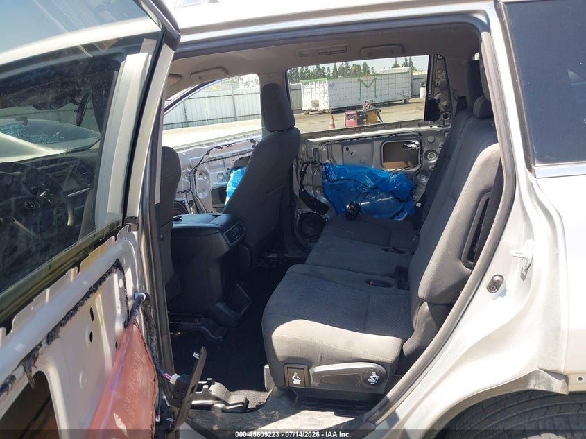 2018 Toyota Highlander VIN 5TDZARFH6JS038272 IAAI salvage auction — FRONT & REAR, Salvage (California), sold $100 on 2026-07-28 (photo 8)