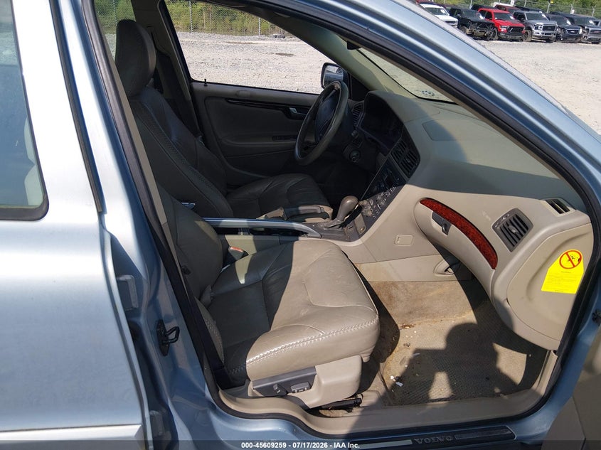 2001 Volvo V70 VIN YV1SZ58D711040617 IAAI salvage auction — NORMAL WEAR, Original (West Virginia), sold $100 on 2026-07-22 (photo 5)