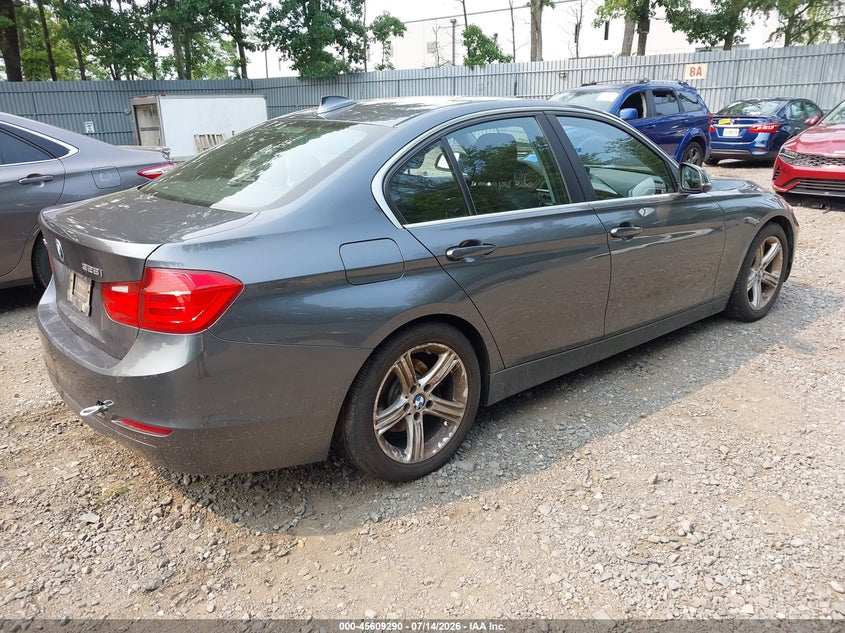 2015 BMW 3er VIN WBA3B5G56FNS12383 IAAI salvage auction — WATER/FLOOD, Salvage (New Jersey), sold $1,275 on 2026-08-19 (photo 4)
