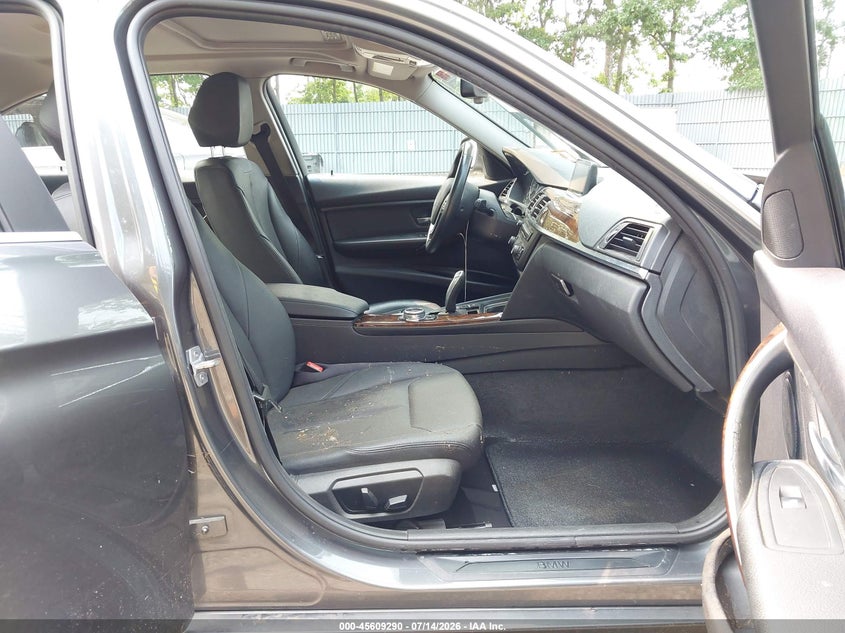 2015 BMW 3er VIN WBA3B5G56FNS12383 IAAI salvage auction — WATER/FLOOD, Salvage (New Jersey), sold $1,275 on 2026-08-19 (photo 5)