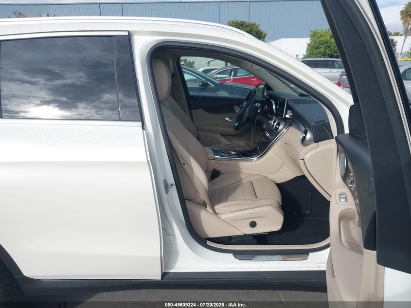 2019 Mercedes-benz Glc VIN WDC0G5EB8KF611018 IAAI salvage auction — FRONT END, Salvage (California), sold $9,000 on 2026-07-27 (photo 5)