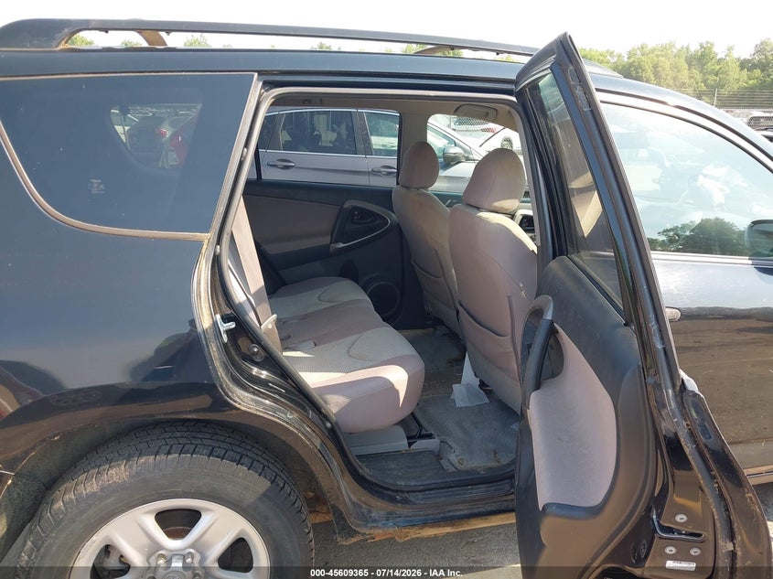 2007 Toyota Rav4 VIN JTMBD33V276025933 IAAI salvage auction — NORMAL WEAR, Clear (Connecticut), sold $750 on 2026-07-30 (photo 8)