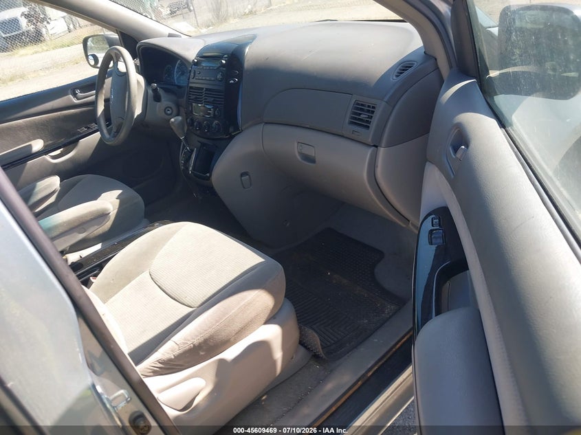2004 Toyota Sienna VIN 5TDZA23C94S207799 IAAI salvage auction — NORMAL WEAR, Affidavit In Lieu Of Title - Non-Public (Washington), sold $375 on 2026-07-29 (photo 5)