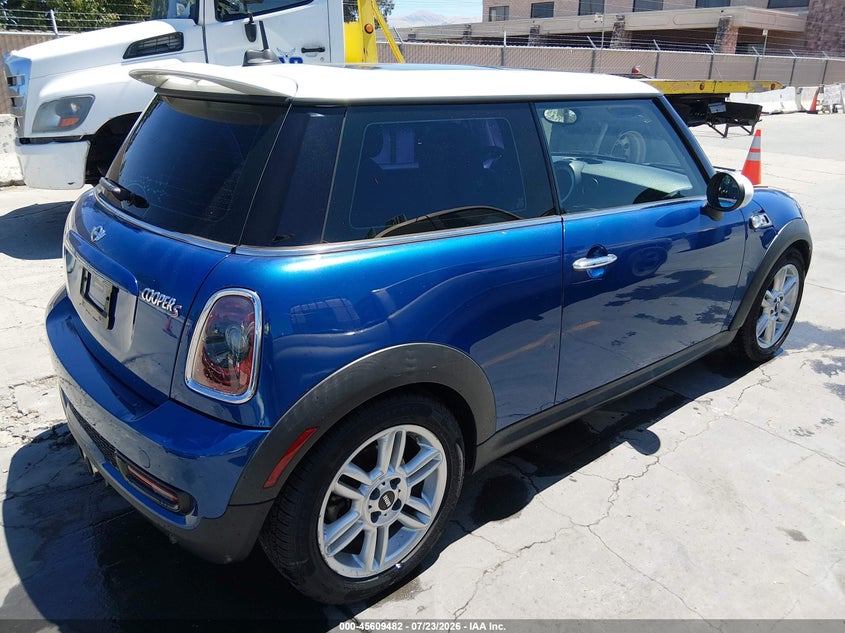 2013 Mini Hard top VIN WMWSV3C51DT389963 IAAI salvage auction — NORMAL WEAR, Clear - Dealer Only (California), sold $125 on 2026-08-01 (photo 4)