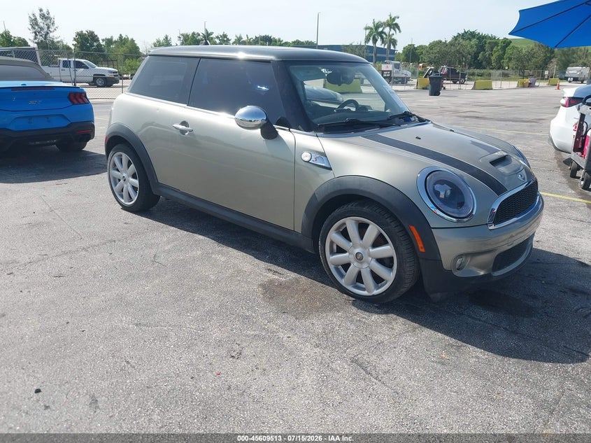 2007 Mini Cooper VIN WMWMF73577TL88981 IAAI salvage auction — NORMAL WEAR, Clear (Florida), sold $375 on 2026-07-30 (photo 1)