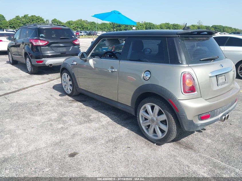 2007 Mini Cooper VIN WMWMF73577TL88981 IAAI salvage auction — NORMAL WEAR, Clear (Florida), sold $375 on 2026-07-30 (photo 3)