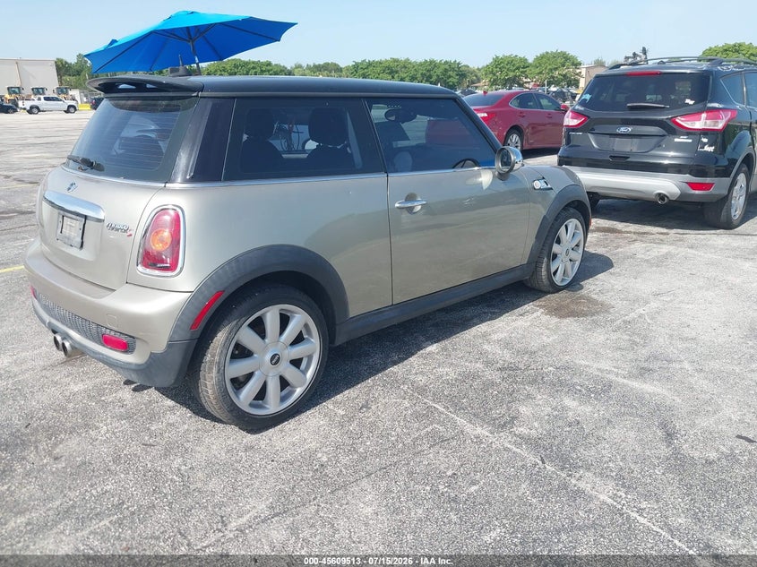 2007 Mini Cooper VIN WMWMF73577TL88981 IAAI salvage auction — NORMAL WEAR, Clear (Florida), sold $375 on 2026-07-30 (photo 4)