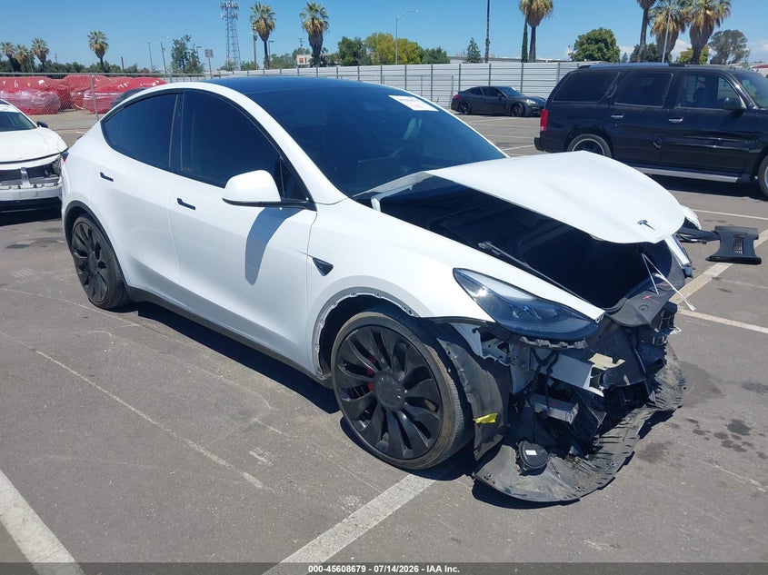2024 Tesla Model y VIN 7SAYGDEF9RF081035 IAAI salvage auction — FRONT END, Wait Title, sold $12,800 on 2026-08-29 (photo 1)