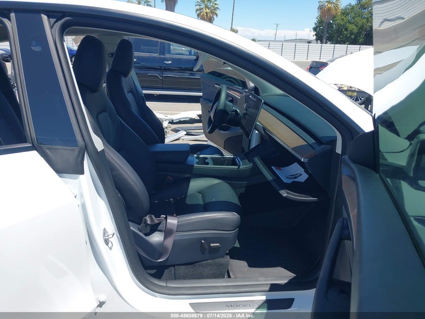 2024 Tesla Model y VIN 7SAYGDEF9RF081035 IAAI salvage auction — FRONT END, Wait Title, sold $12,800 on 2026-08-29 (photo 5)