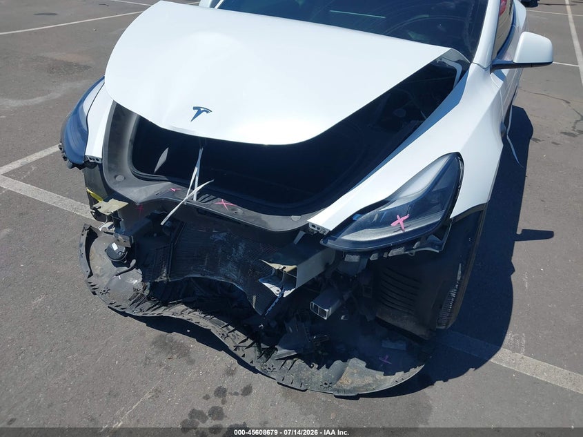 2024 Tesla Model y VIN 7SAYGDEF9RF081035 IAAI salvage auction — FRONT END, Wait Title, sold $12,800 on 2026-08-29 (photo 6)