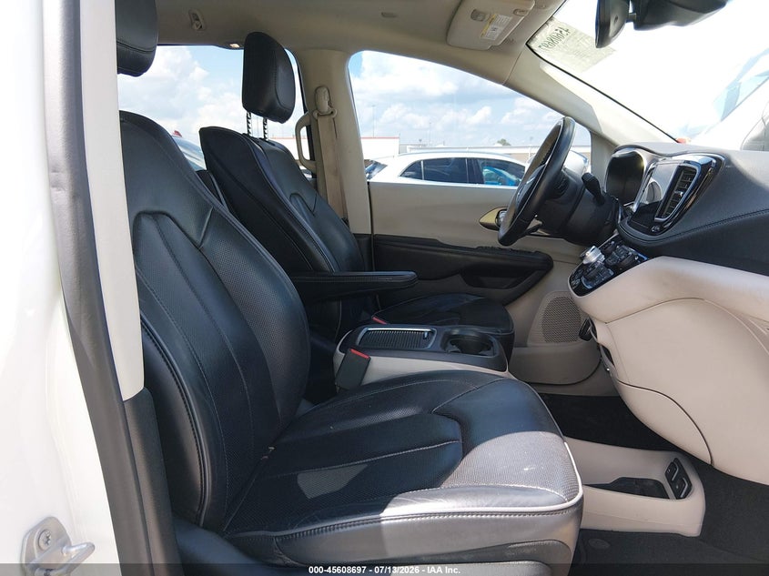 2017 Chrysler Pacifica VIN 2C4RC1GG9HR839685 IAAI salvage auction — HAIL, Salvage Title, sold $2,700 on 2026-07-31 (photo 5)