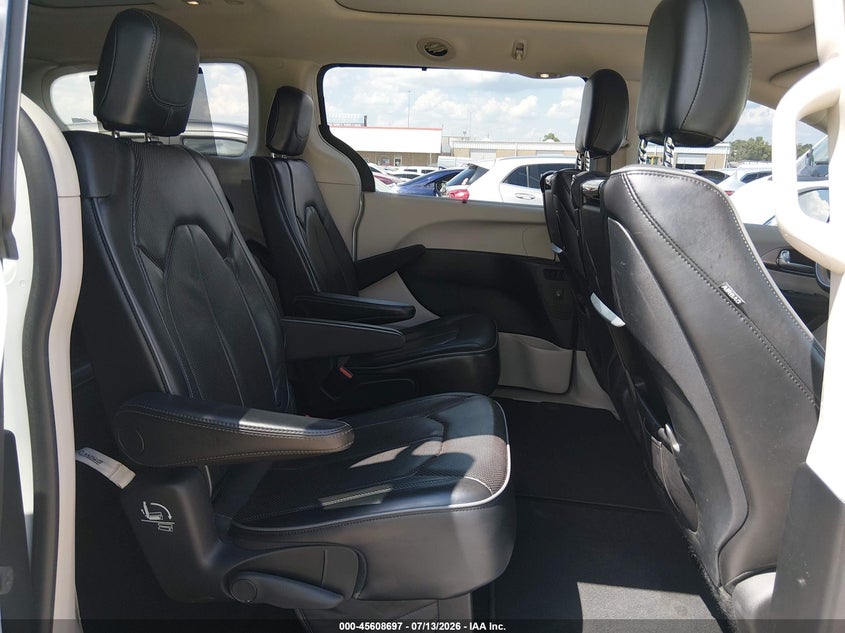 2017 Chrysler Pacifica VIN 2C4RC1GG9HR839685 IAAI salvage auction — HAIL, Salvage Title, sold $2,700 on 2026-07-31 (photo 8)