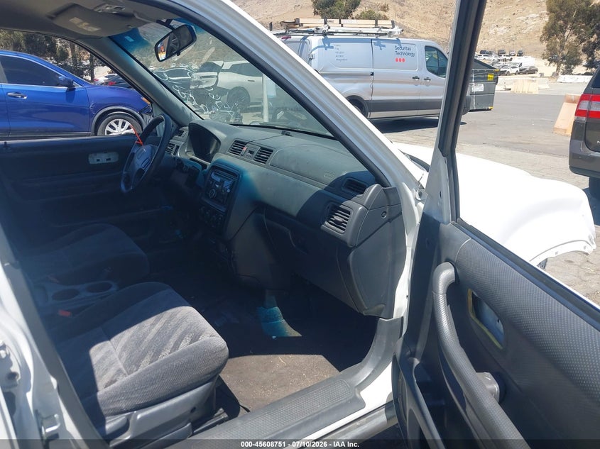 2000 Honda Cr-v VIN JHLRD2846YC010348 IAAI salvage auction — NORMAL WEAR, Clear - Dealer Only (California), sold $100 on 2026-07-28 (photo 5)
