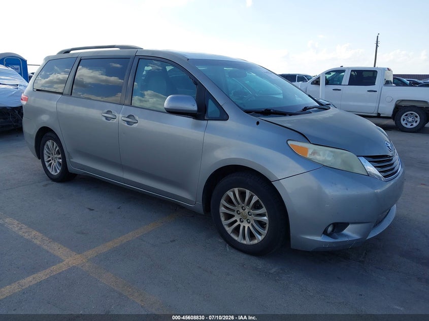 2011 Toyota Sienna VIN 5TDYK3DC0BS104796 IAAI salvage auction — NORMAL WEAR, Clear (Texas), sold $2,600 on 2026-07-30 (photo 1)