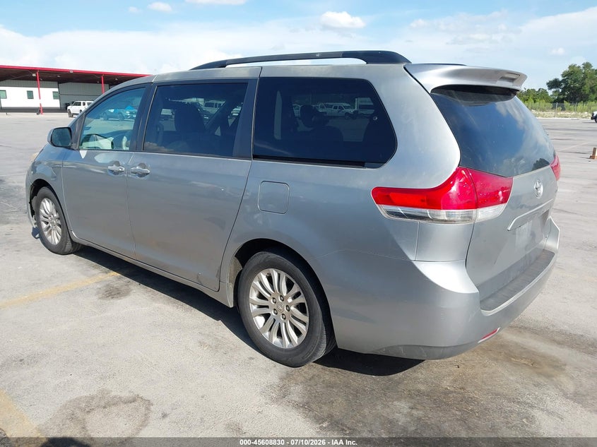 2011 Toyota Sienna VIN 5TDYK3DC0BS104796 IAAI salvage auction — NORMAL WEAR, Clear (Texas), sold $2,600 on 2026-07-30 (photo 3)